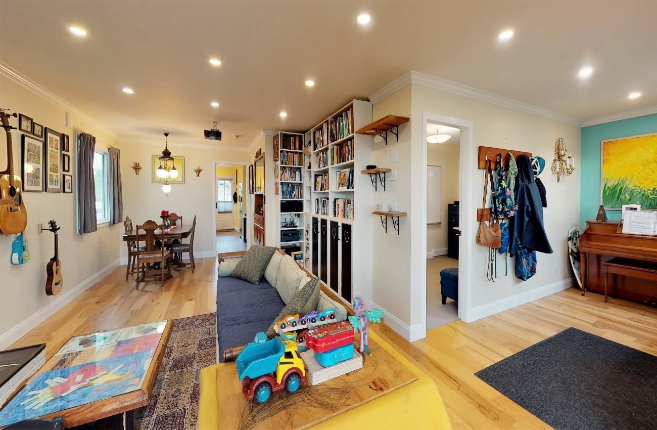 Listing Image 5