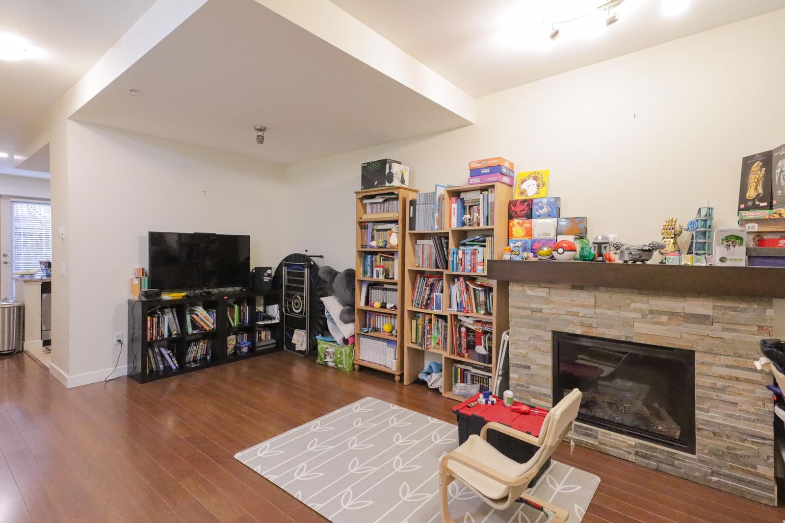 Listing Image 5