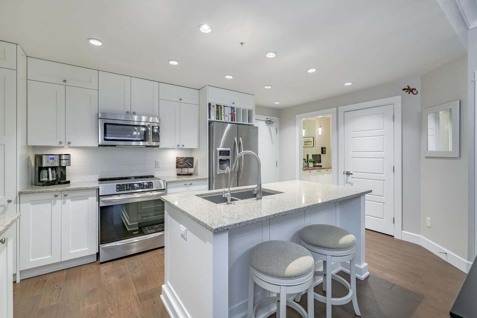 Listing Image 10
