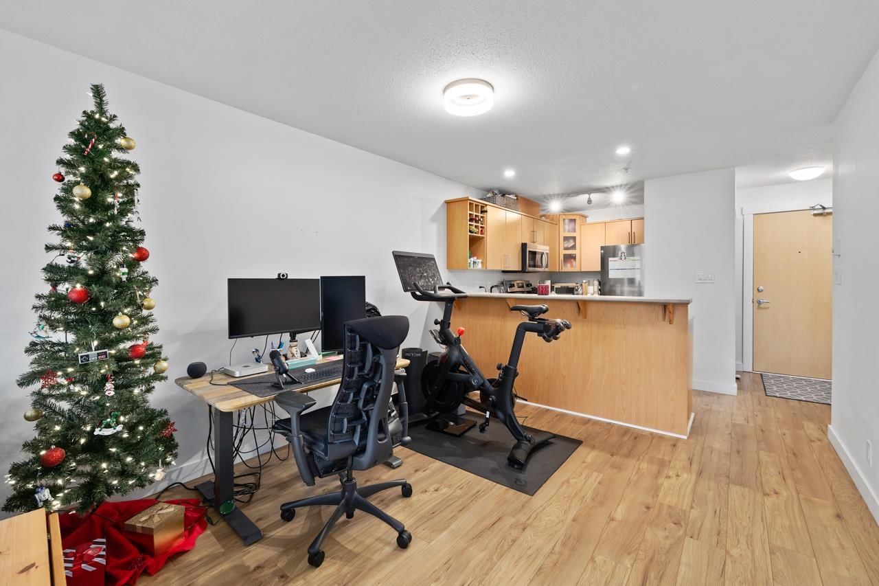 Listing Image 8