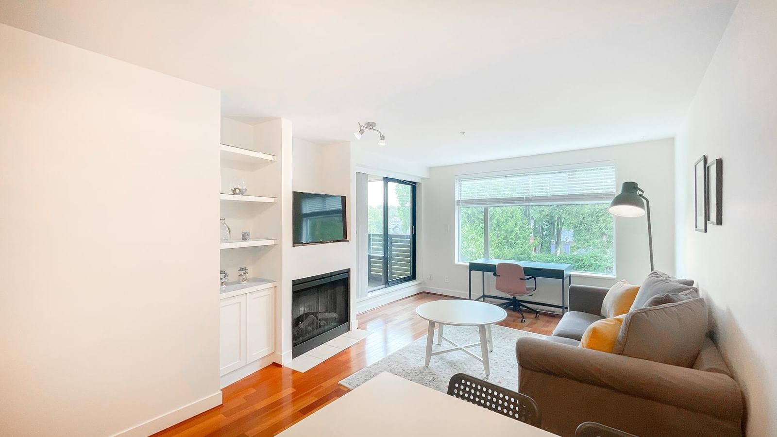 Listing Image 5