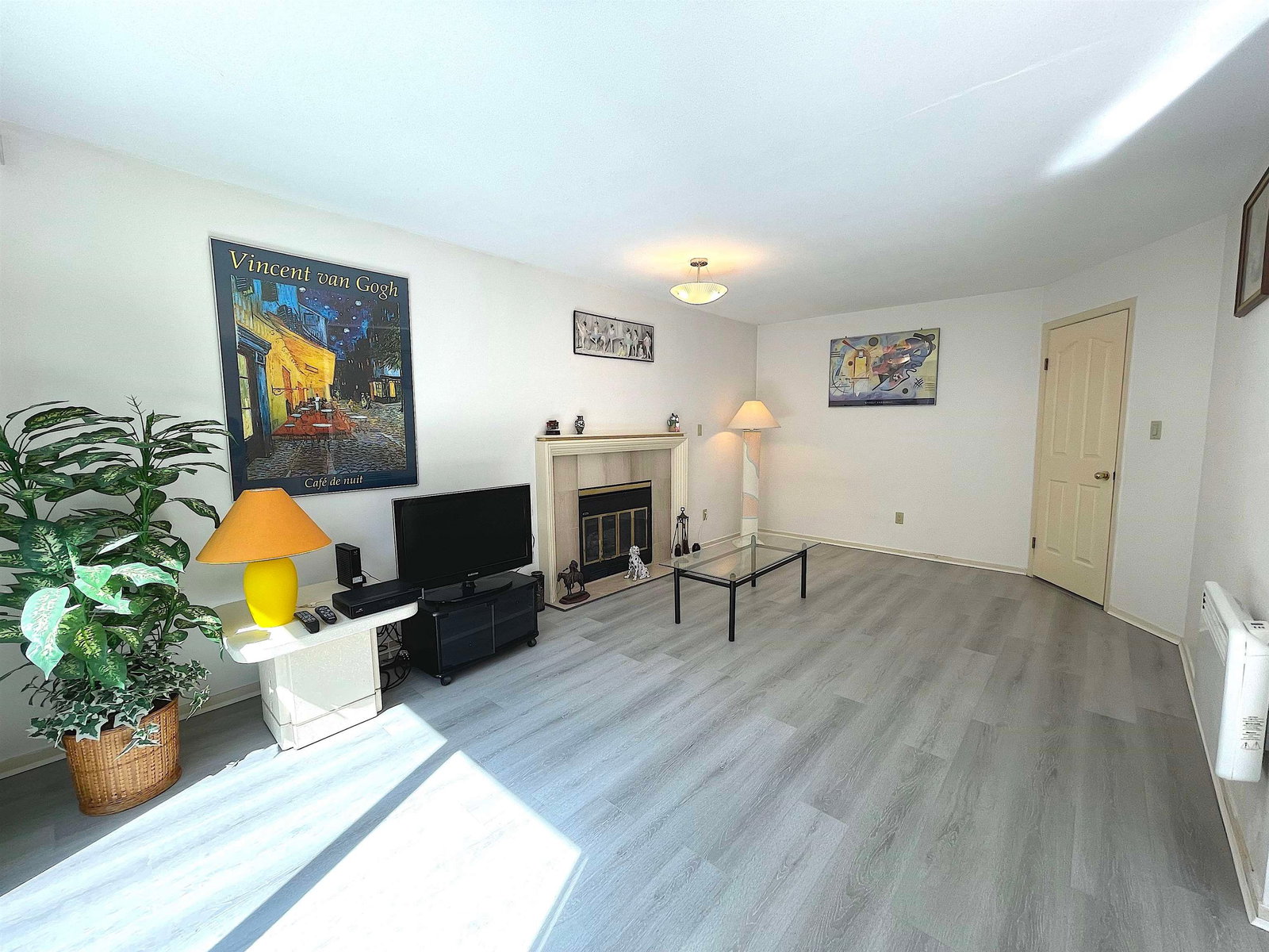Listing Image 10