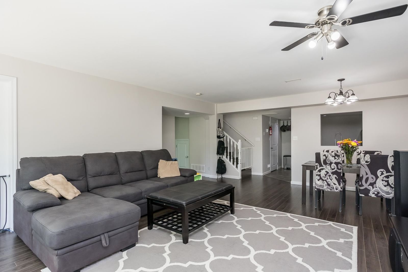 Listing Image 19