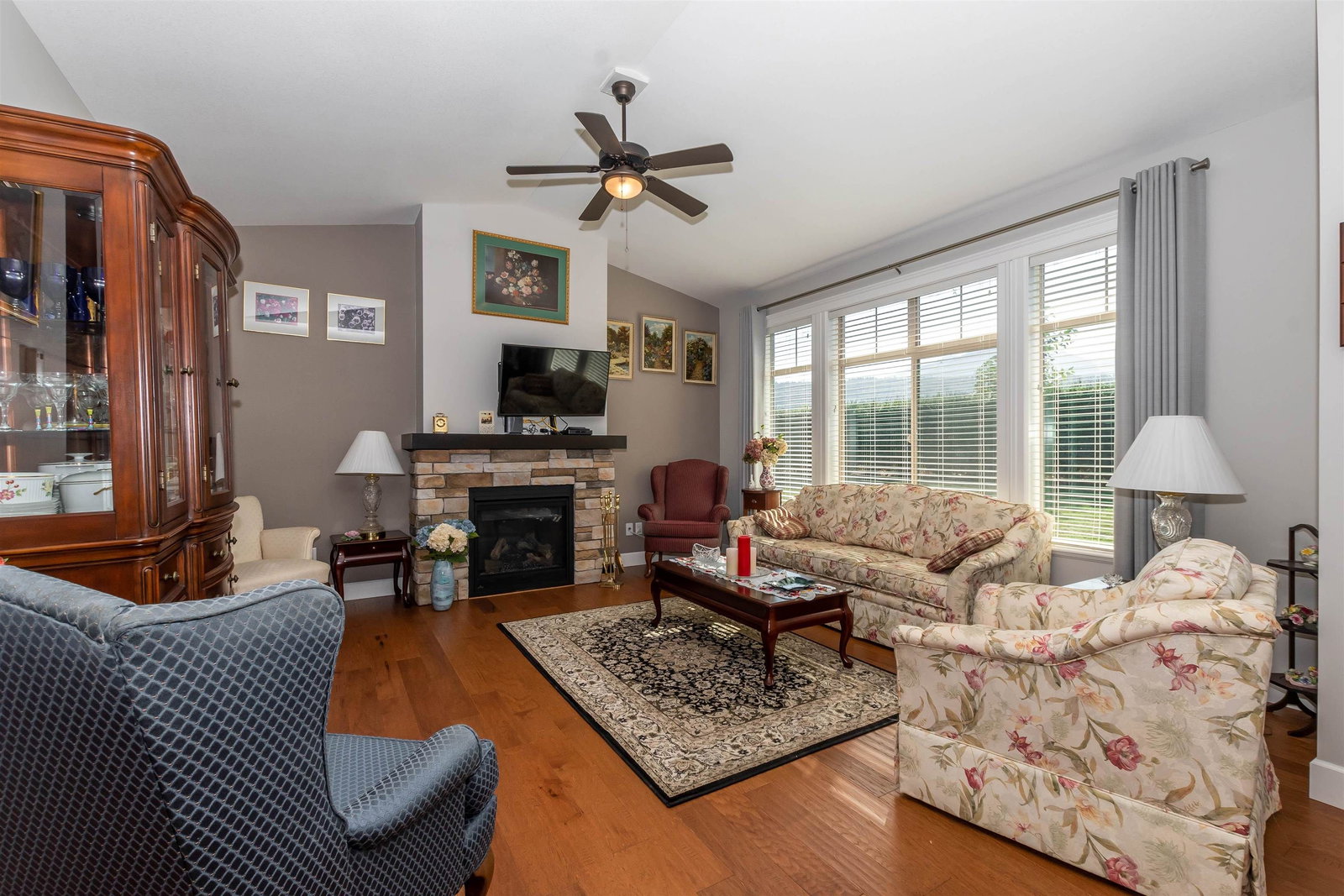 Listing Image 14