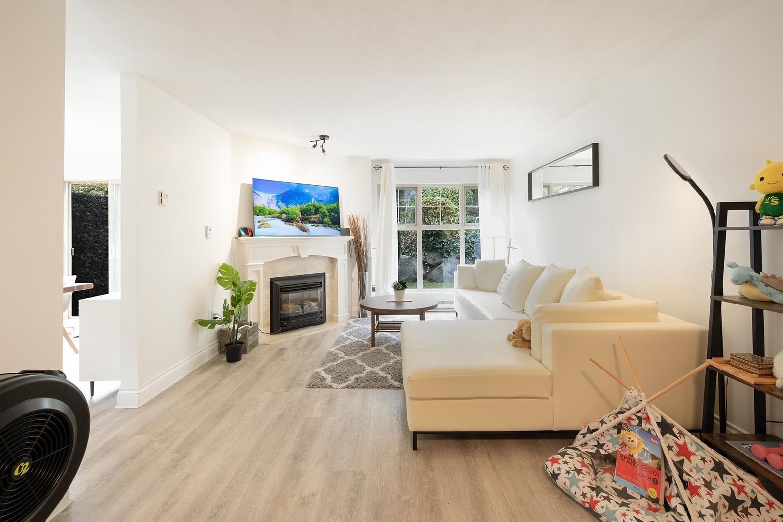 Listing Image 11