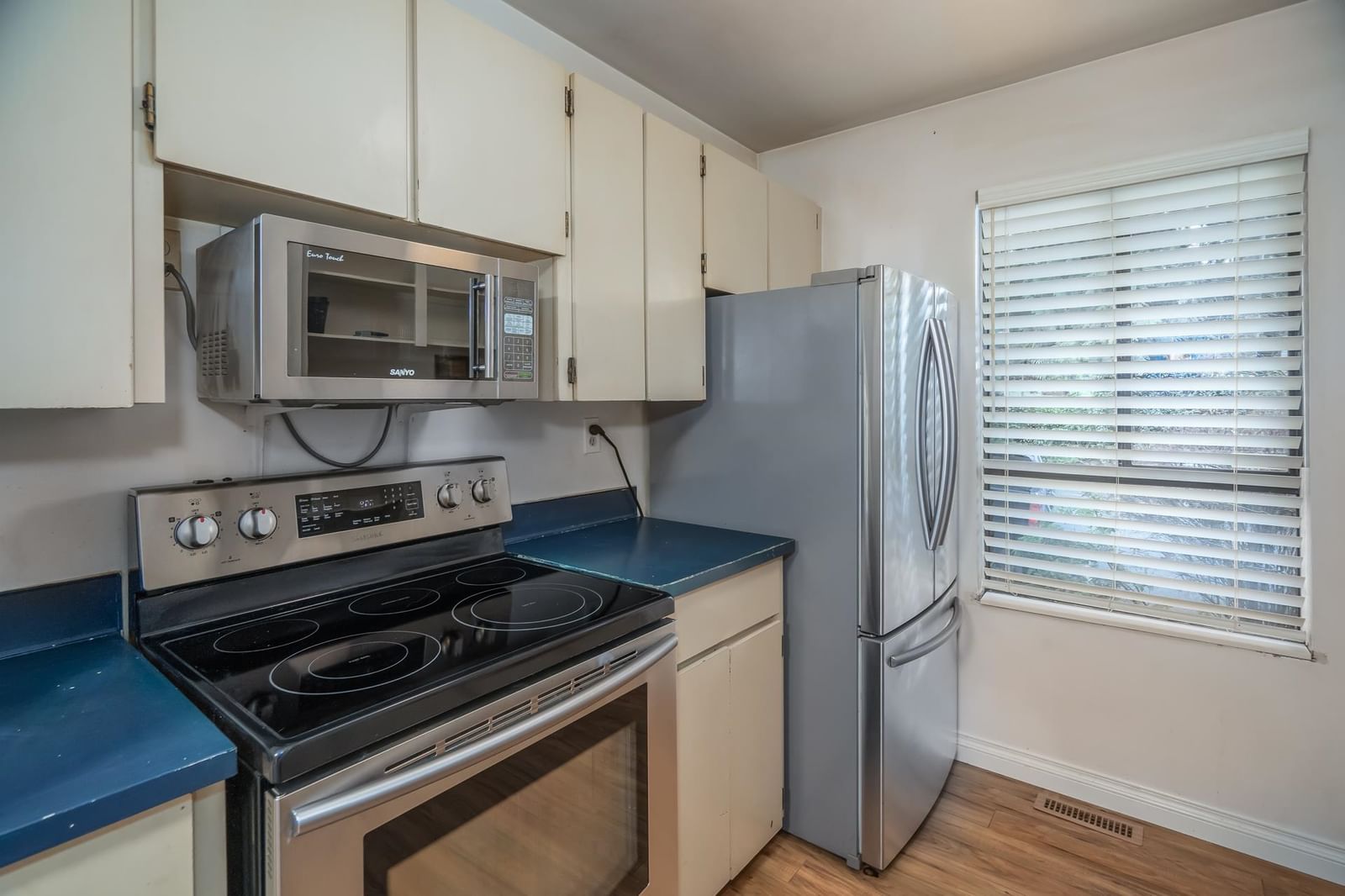 Listing Image 15