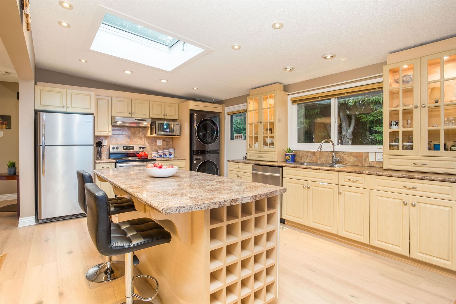 Listing Image 12