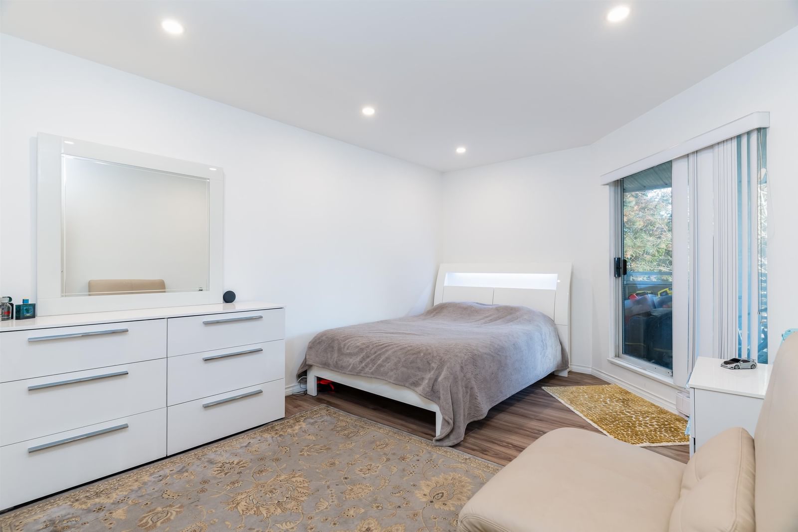 Listing Image 12