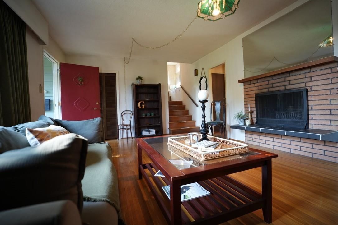 Listing Image 4