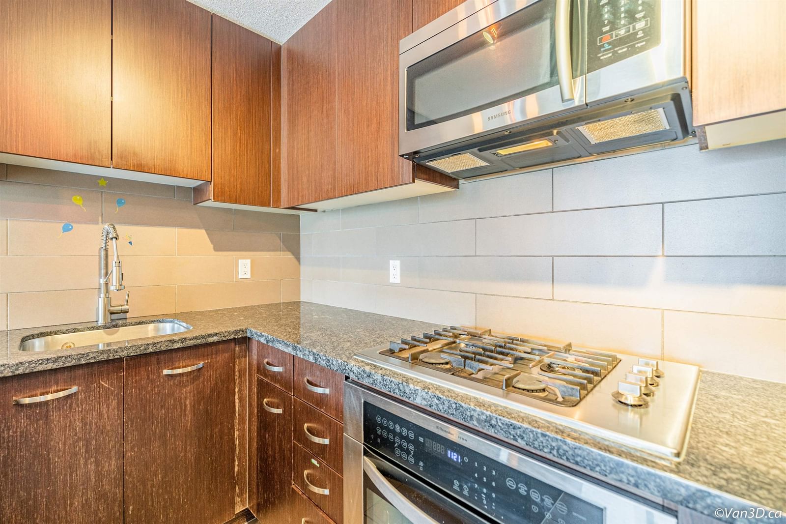 Listing Image 16
