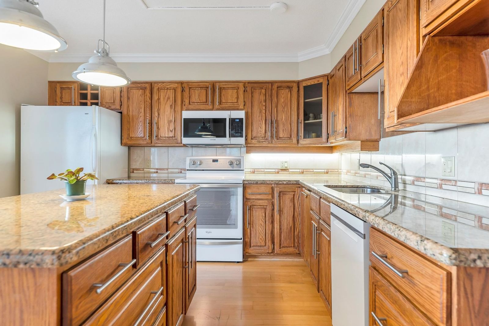 Listing Image 13