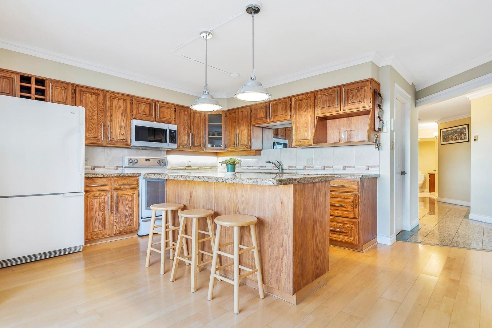 Listing Image 14