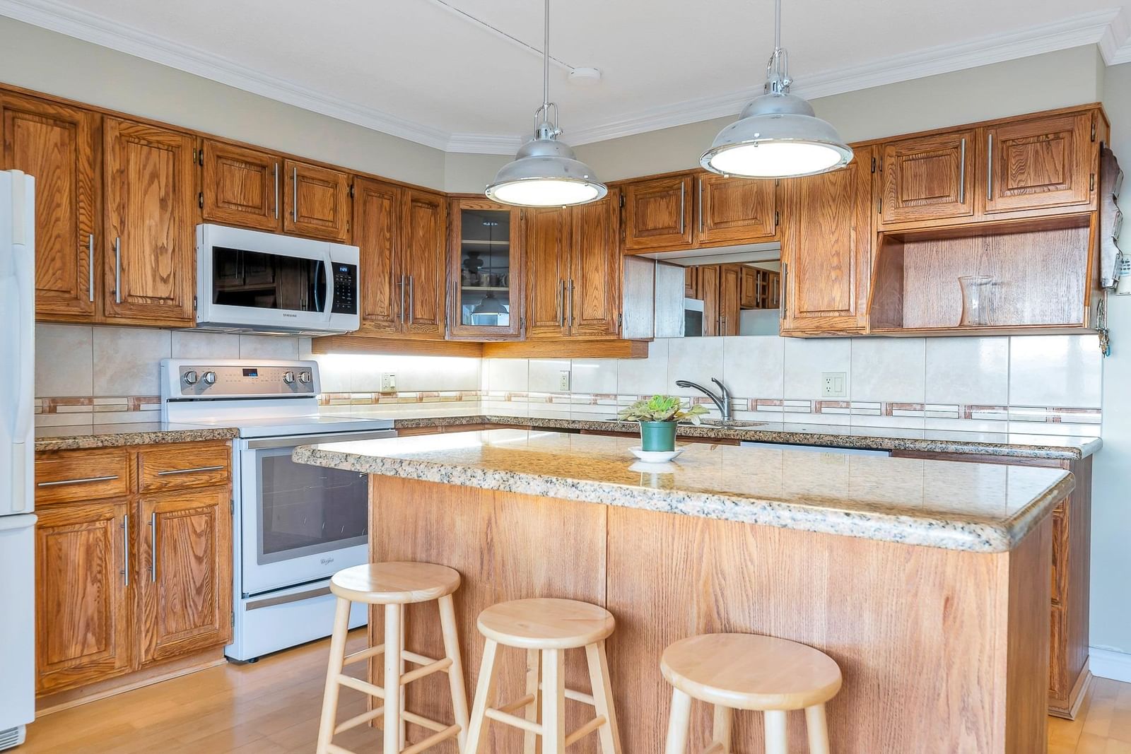 Listing Image 15