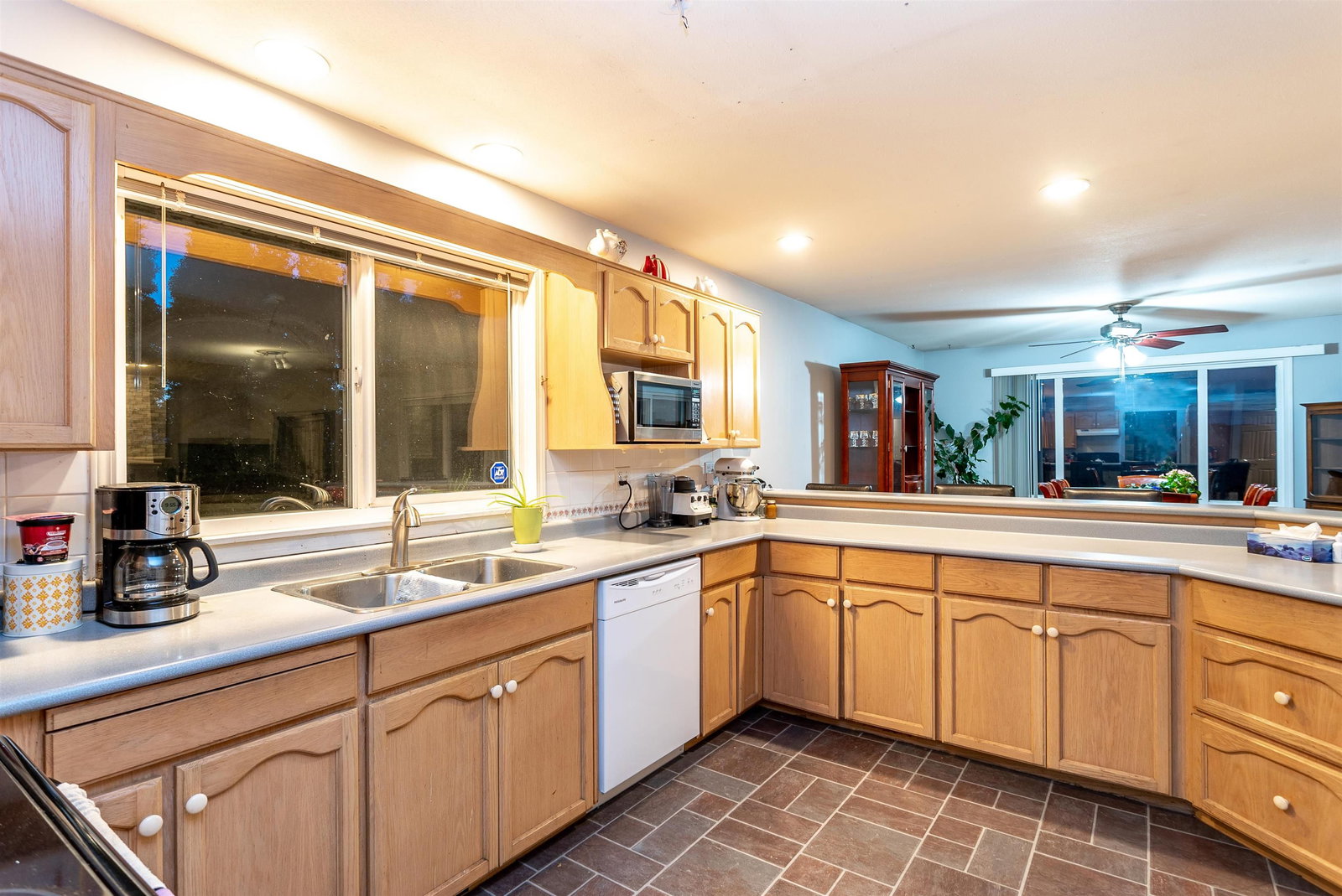 Listing Image 11