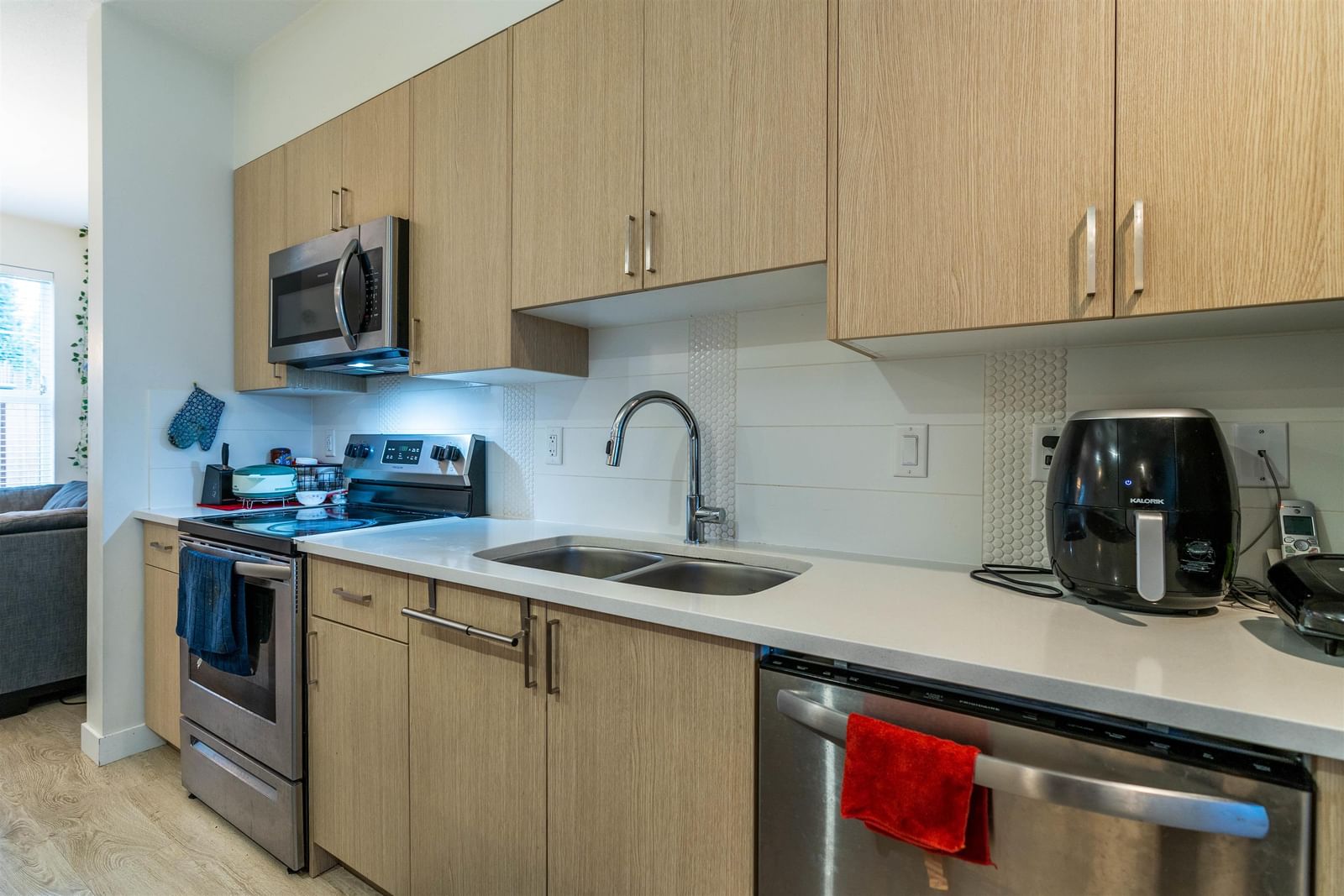 Listing Image 11
