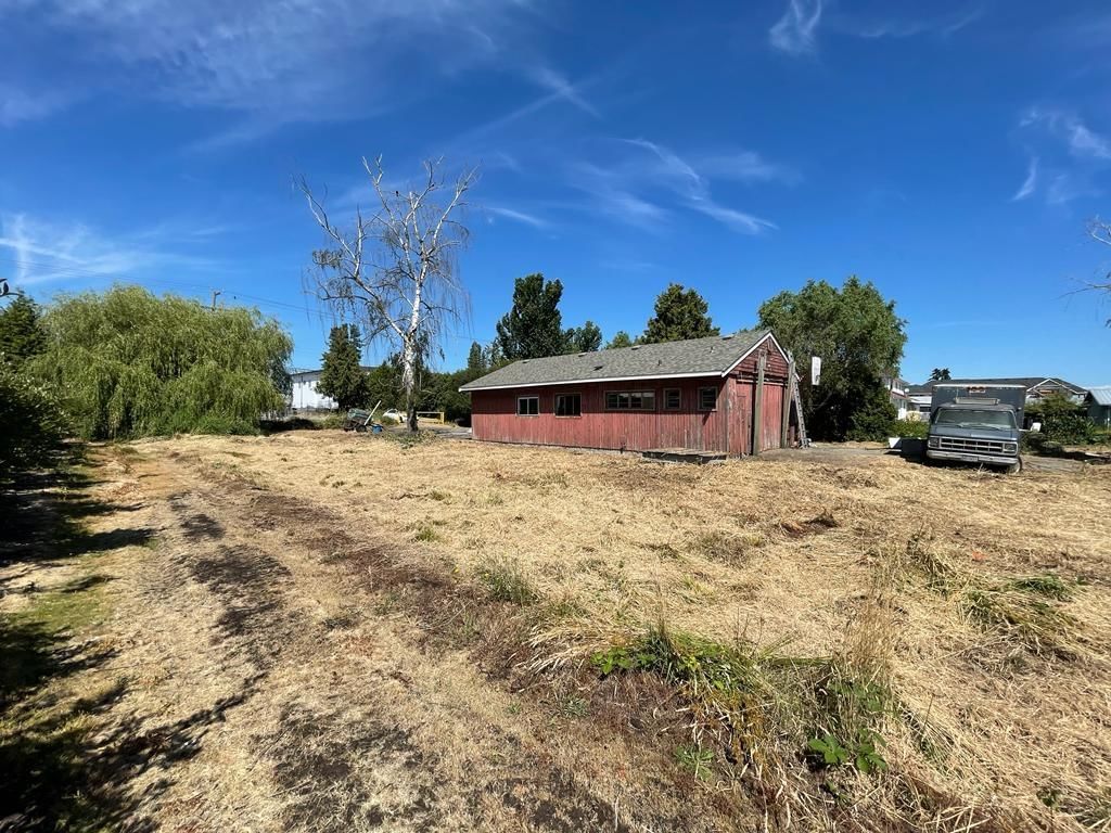Listing Image 11
