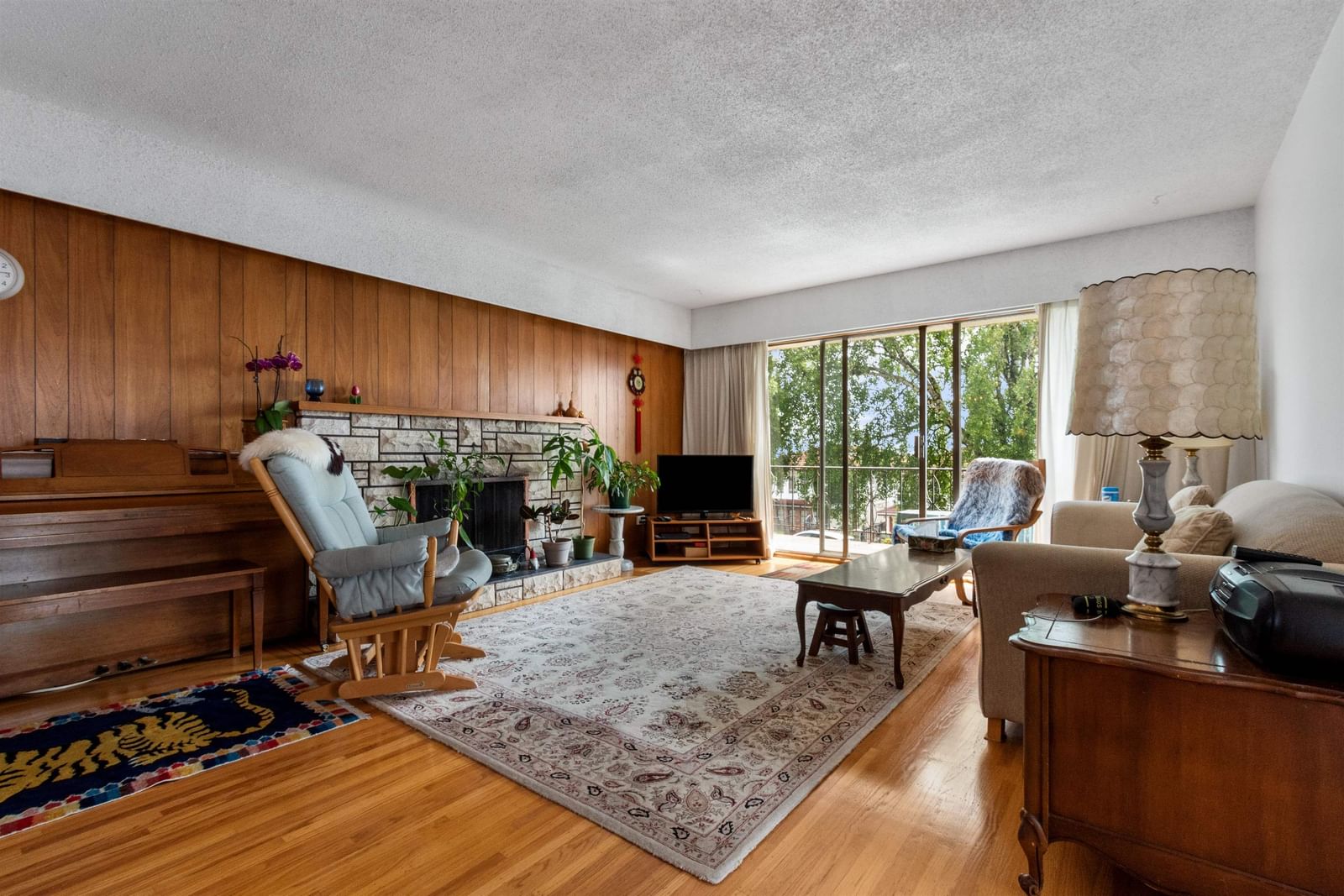 Listing Image 4