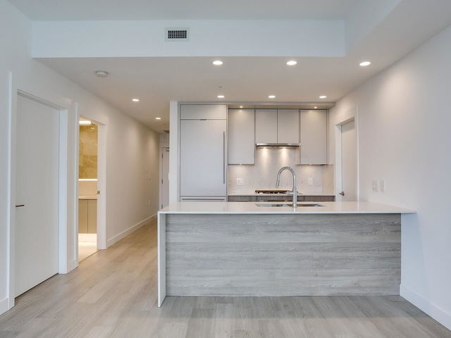 208 - 7638 Cambie Street