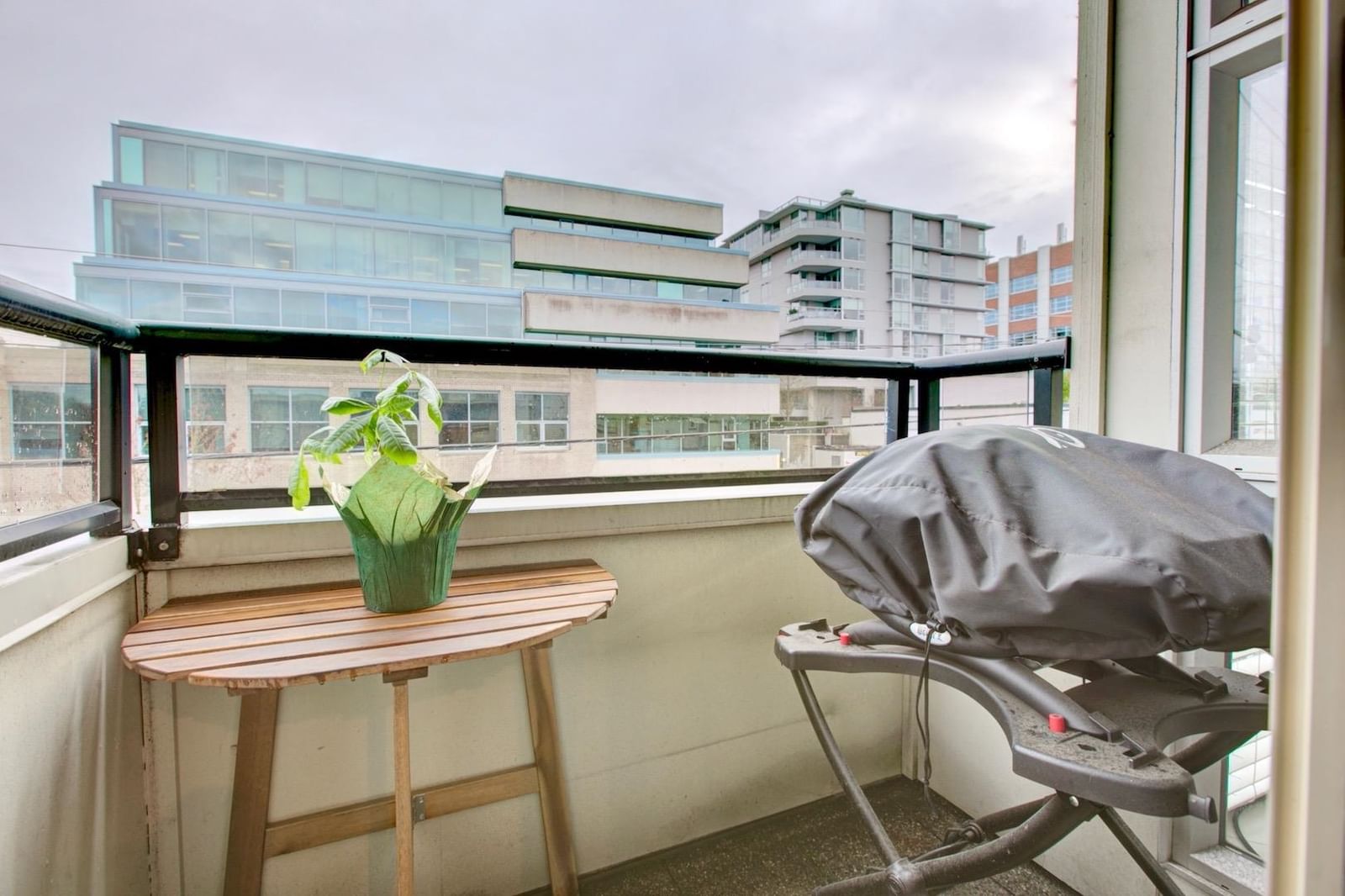 Listing Image 12