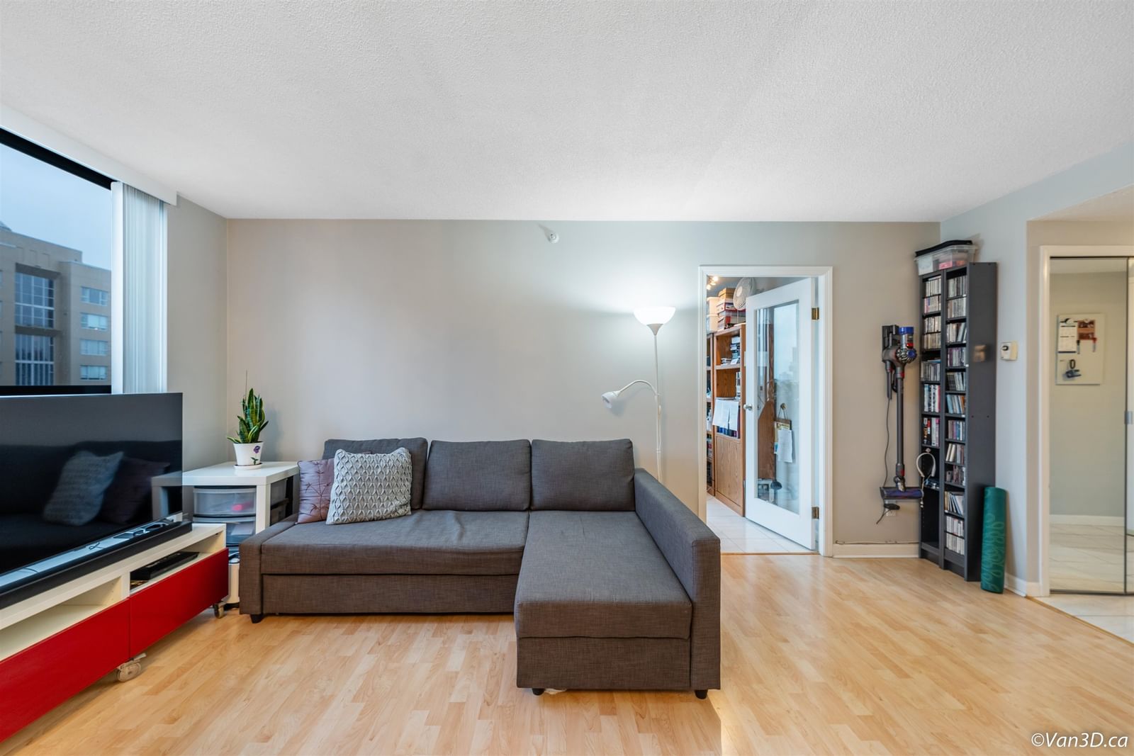 Listing Image 6