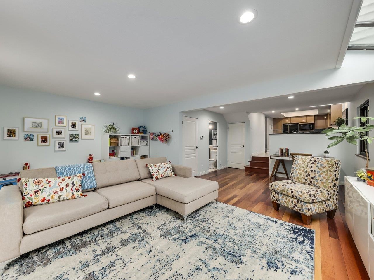 Listing Image 14