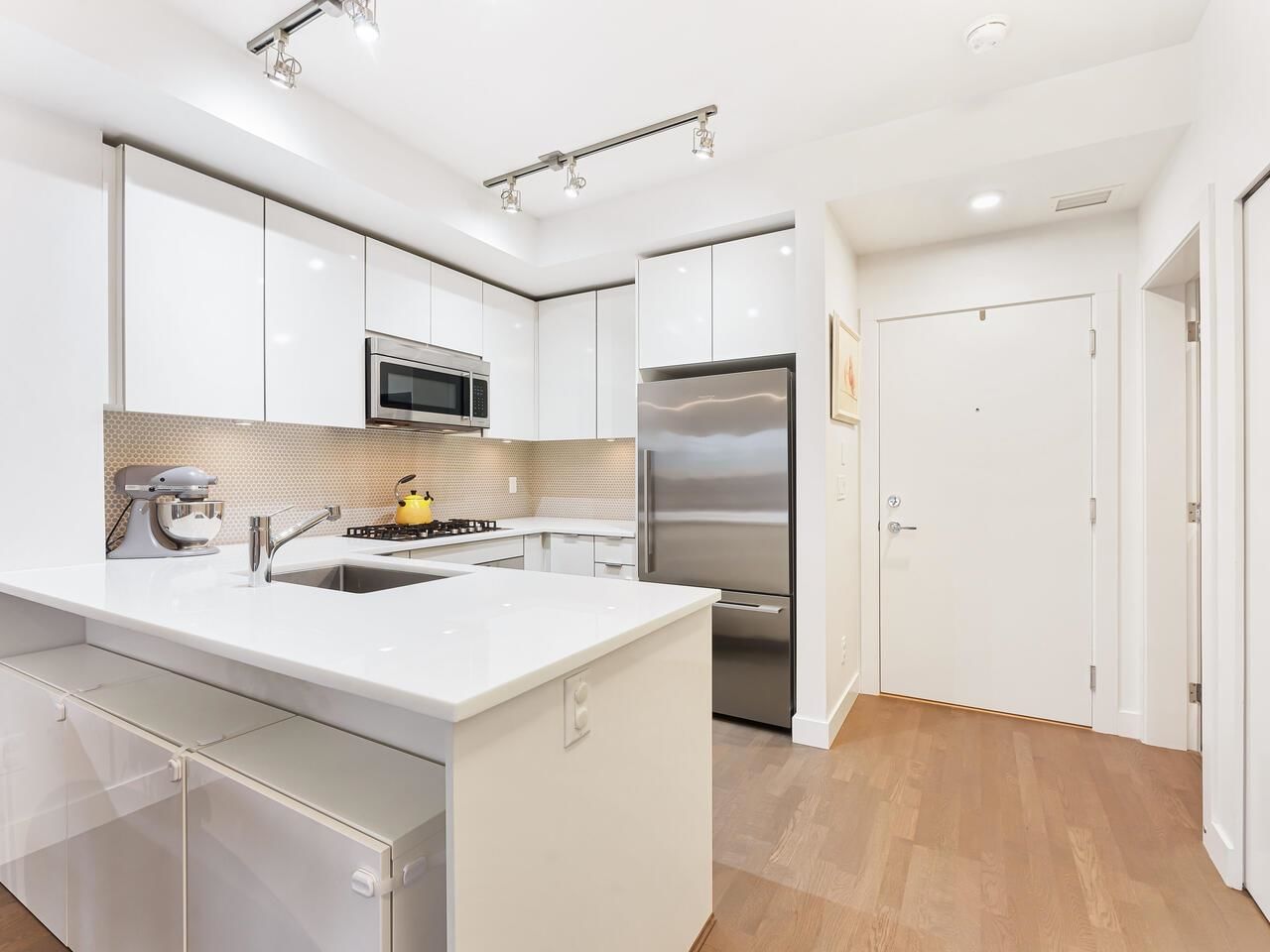Listing Image 9