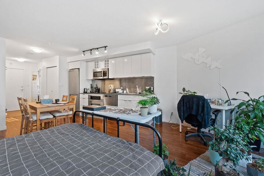 Listing Image 9