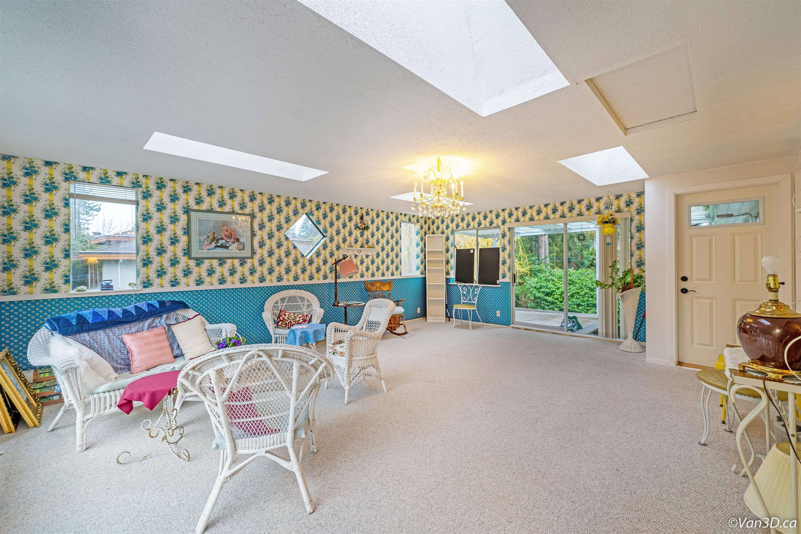 Listing Image 12