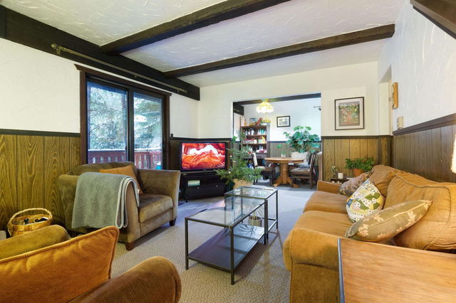 3C - 3031 St Anton Way