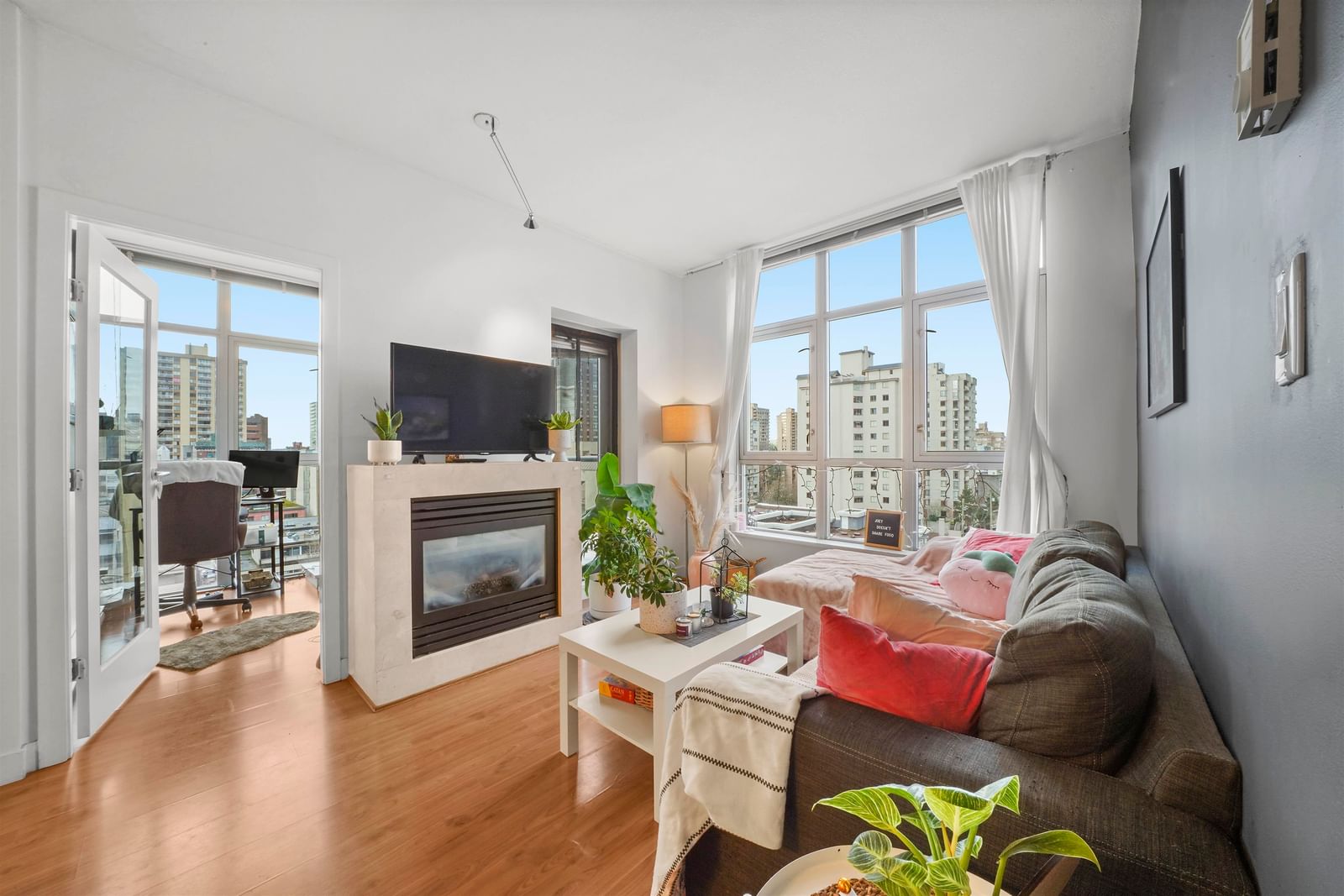 Listing Image 1
