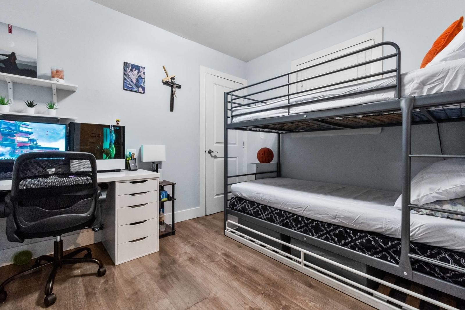 Listing Image 19