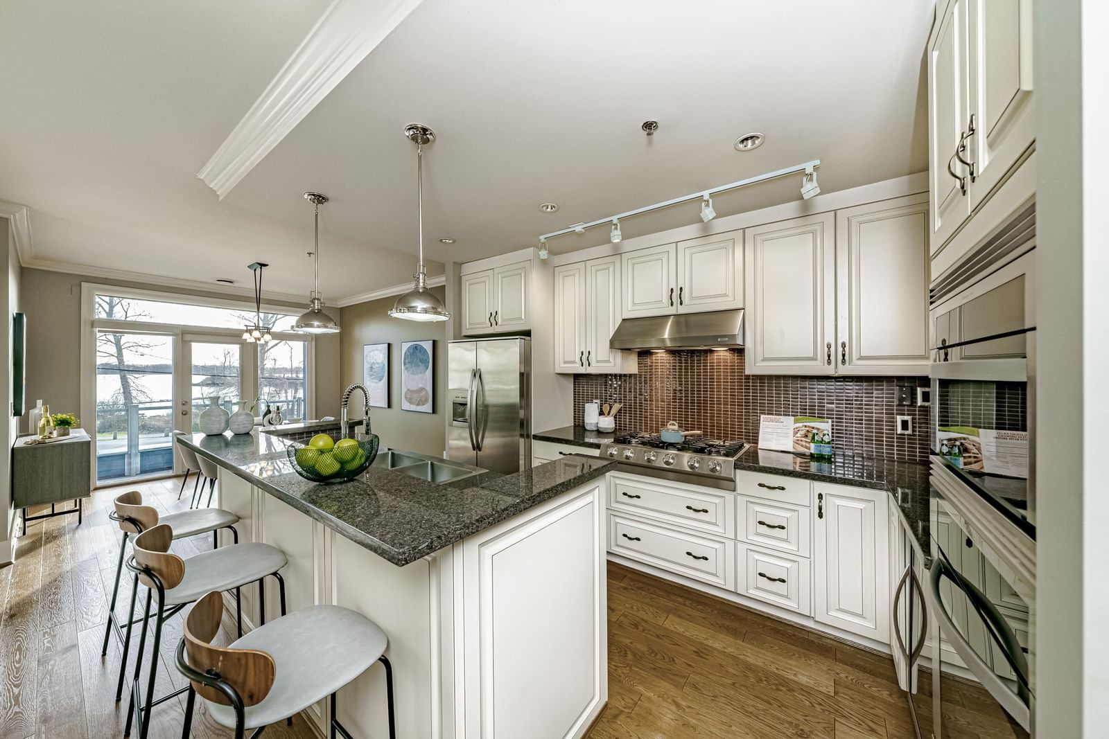 Listing Image 12
