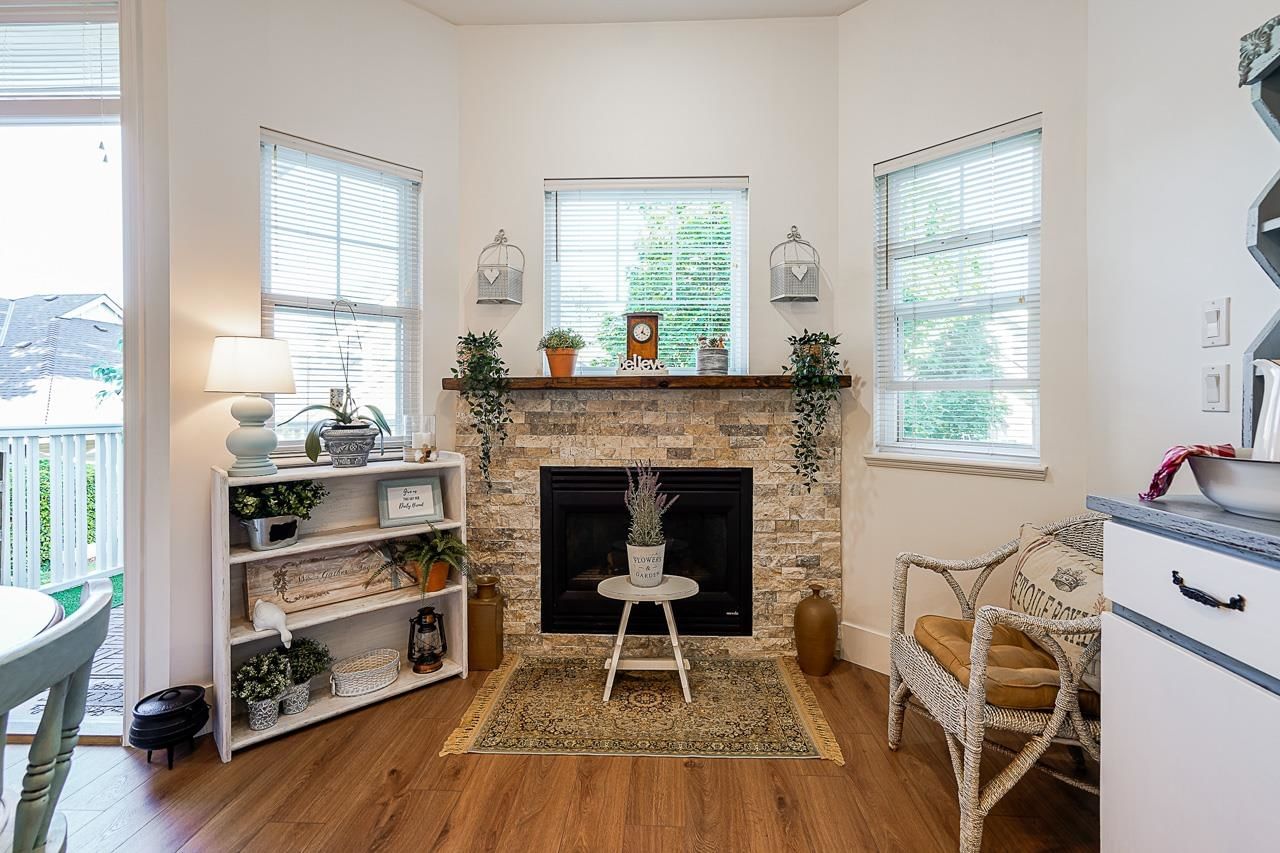 Listing Image 12