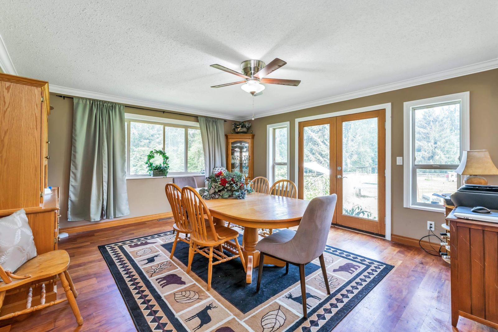 Listing Image 5