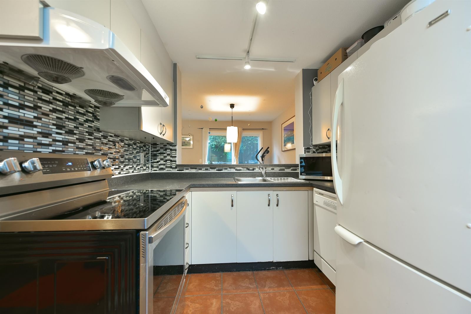 Listing Image 9