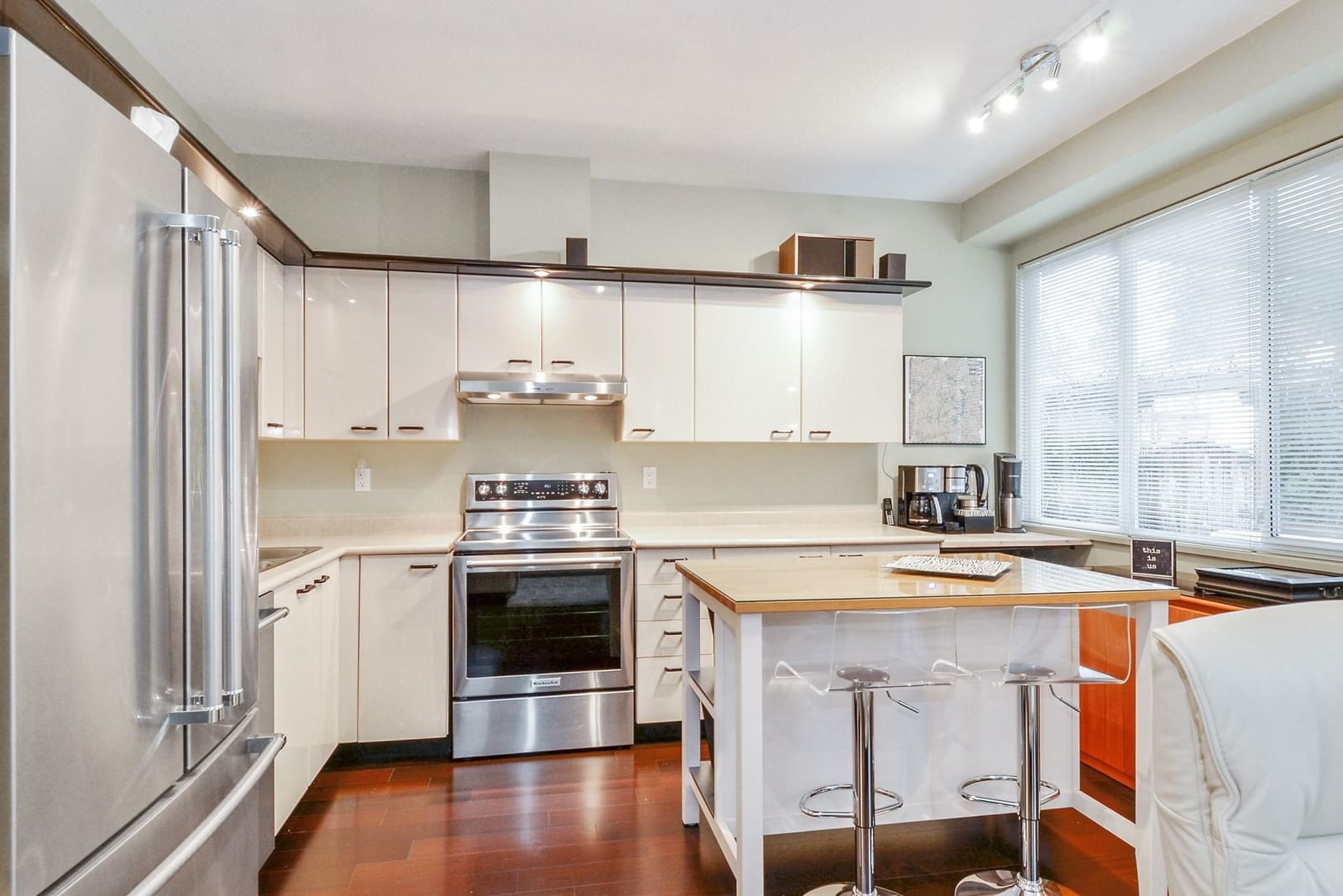 Listing Image 10
