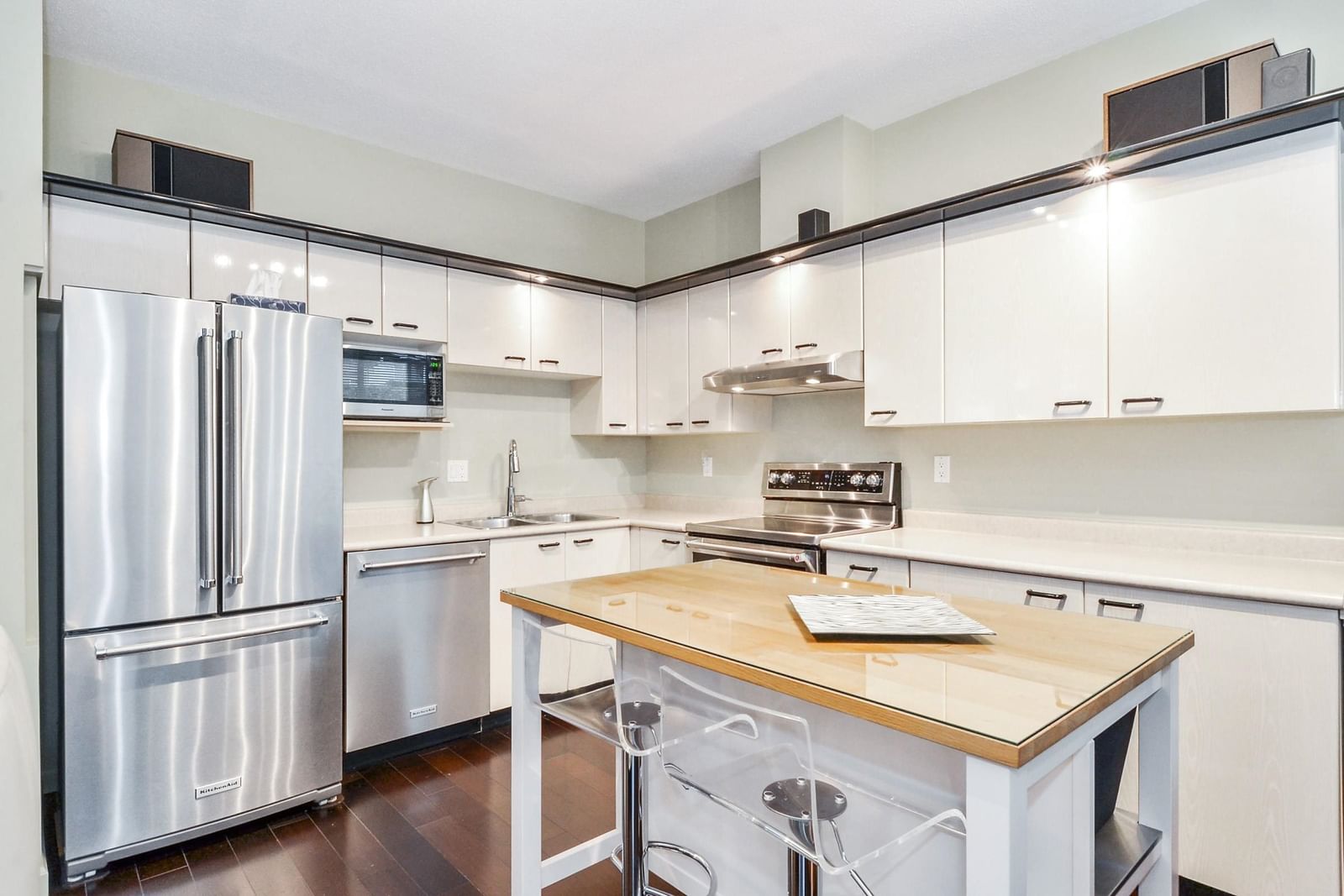 Listing Image 11