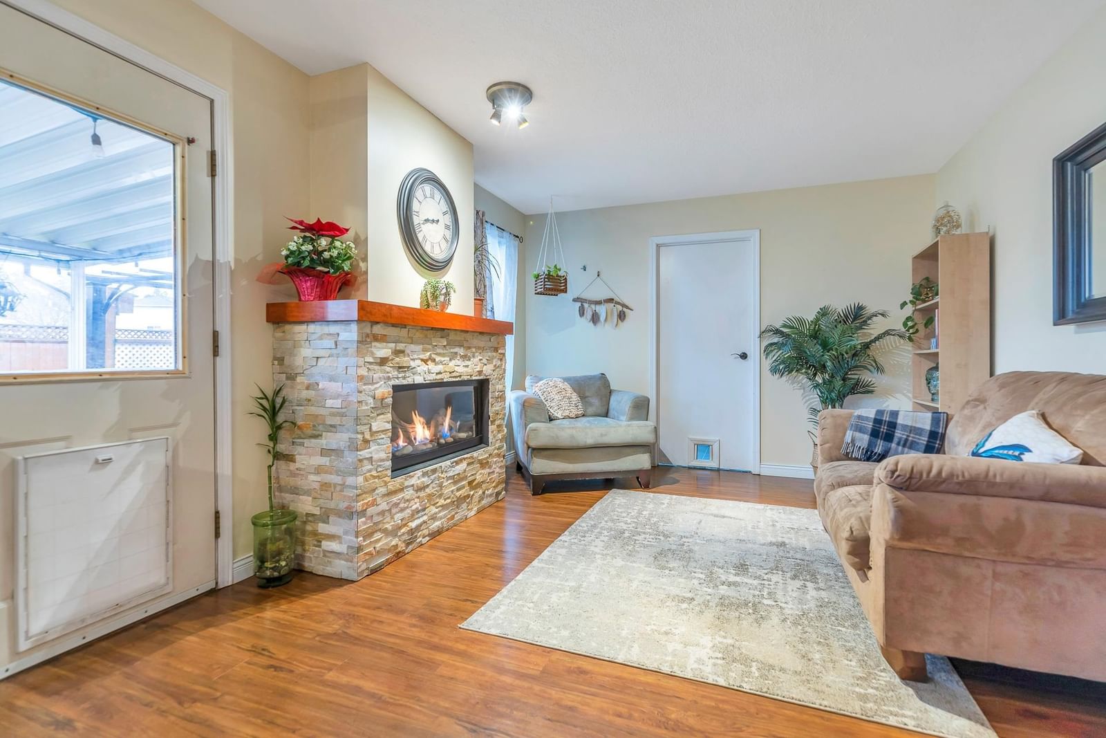 Listing Image 11