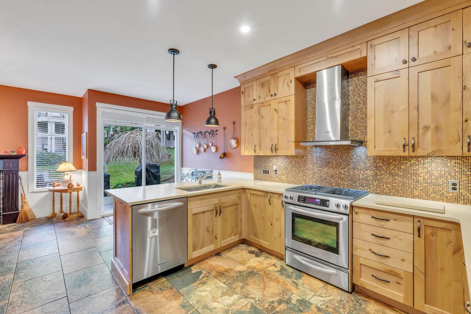 Listing Image 19