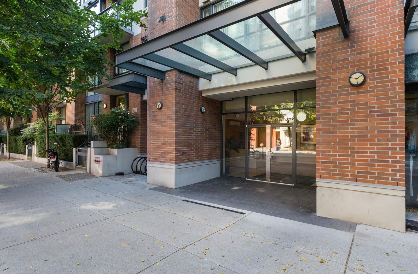 Listing Image 12