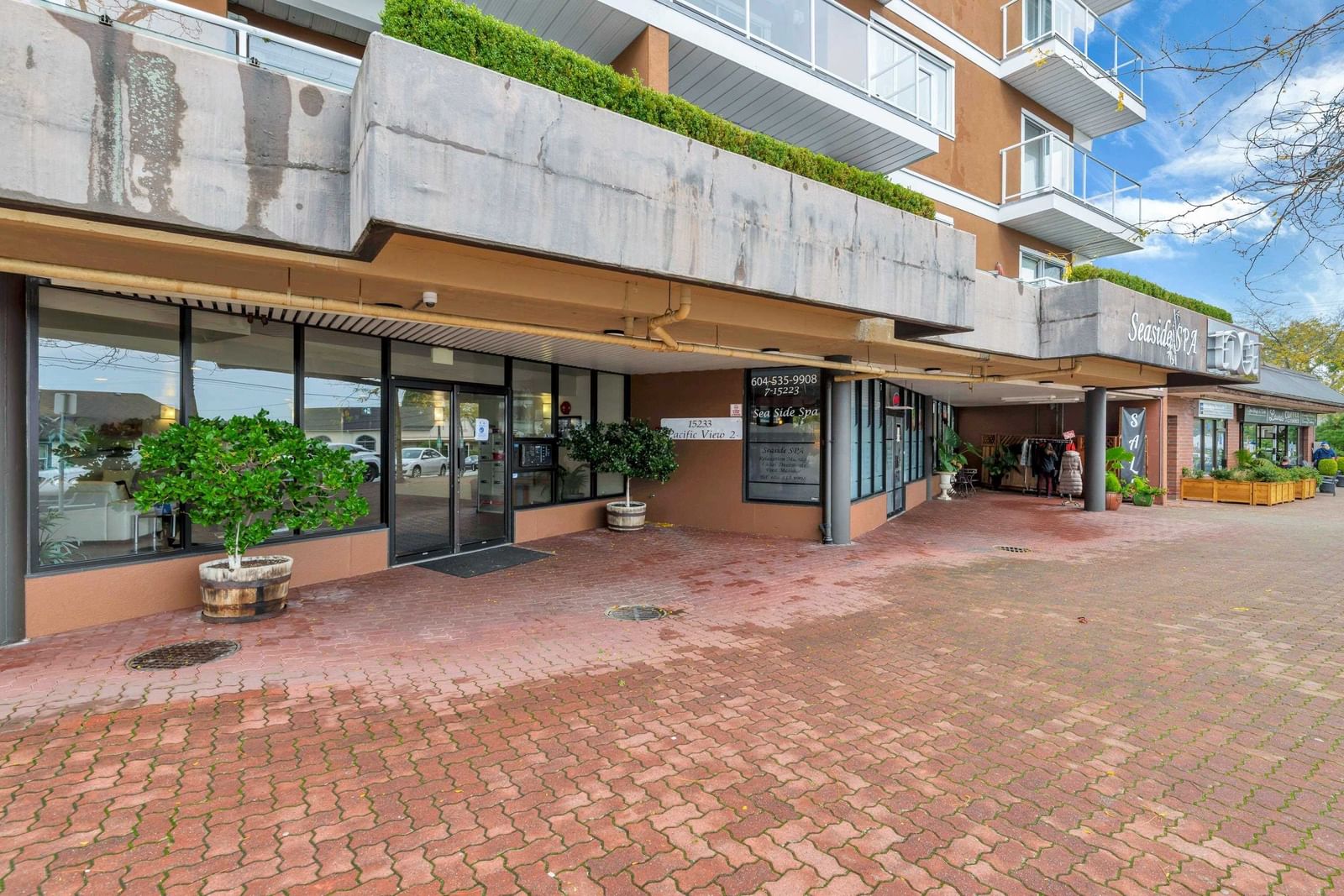 Listing Image 4