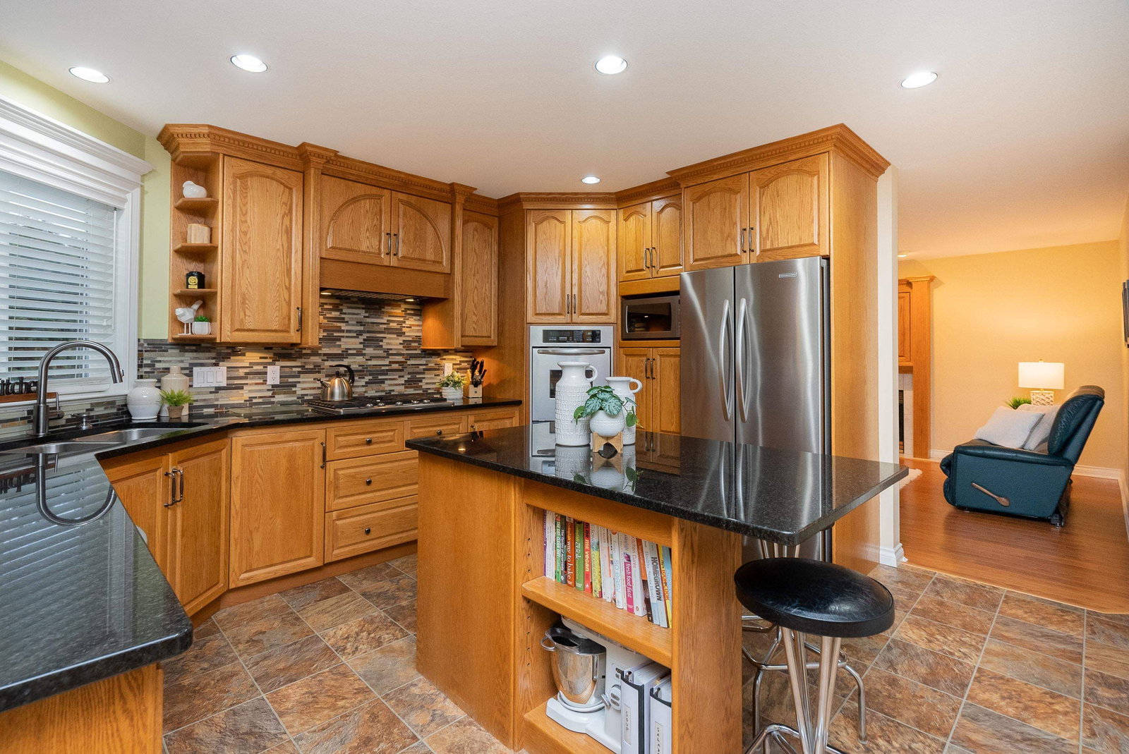 Listing Image 12