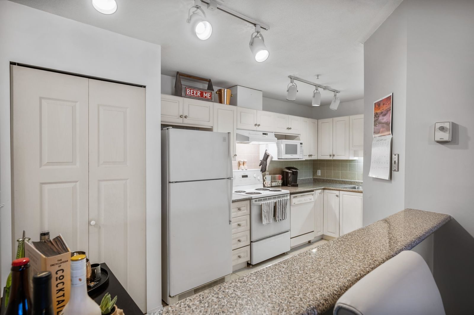 Listing Image 12