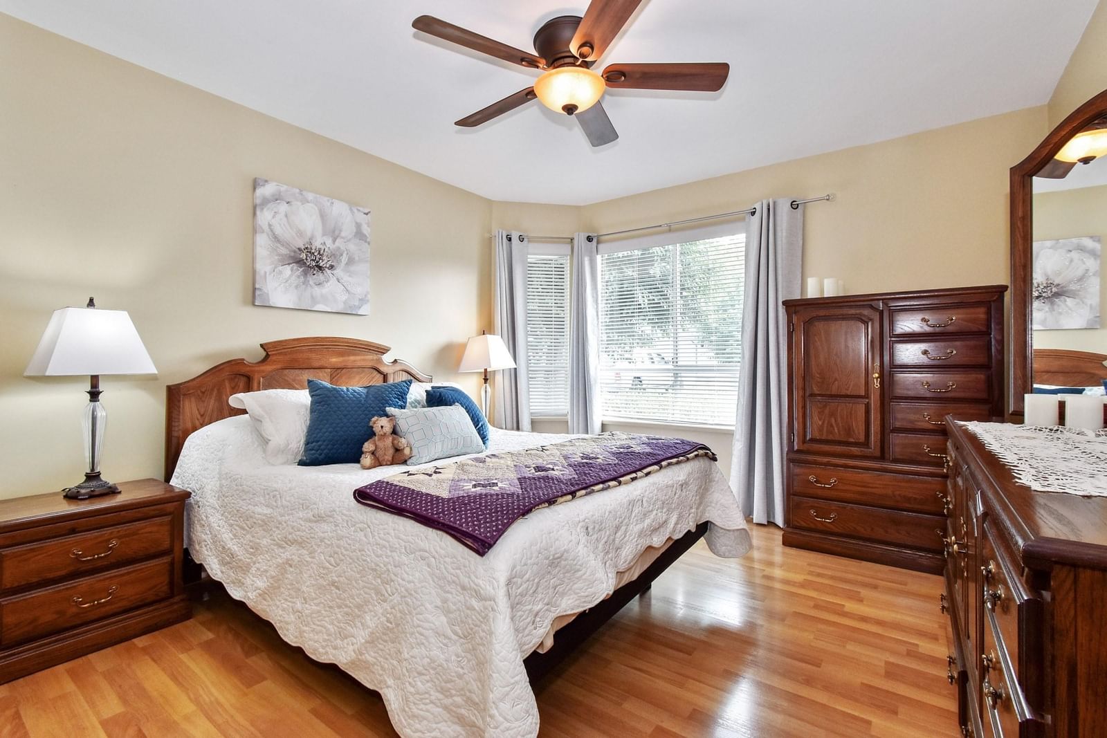 Listing Image 12