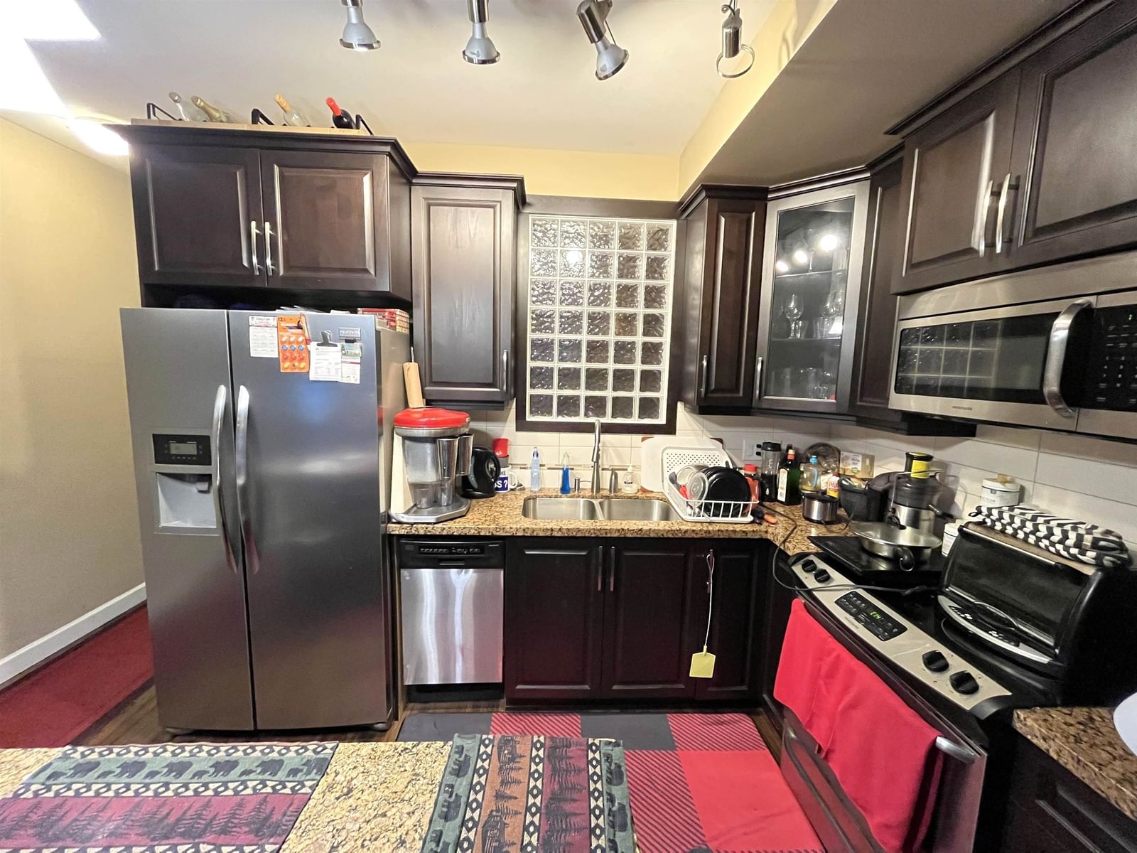 Listing Image 4