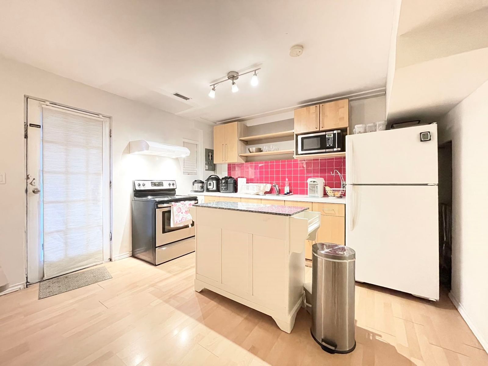 Listing Image 19