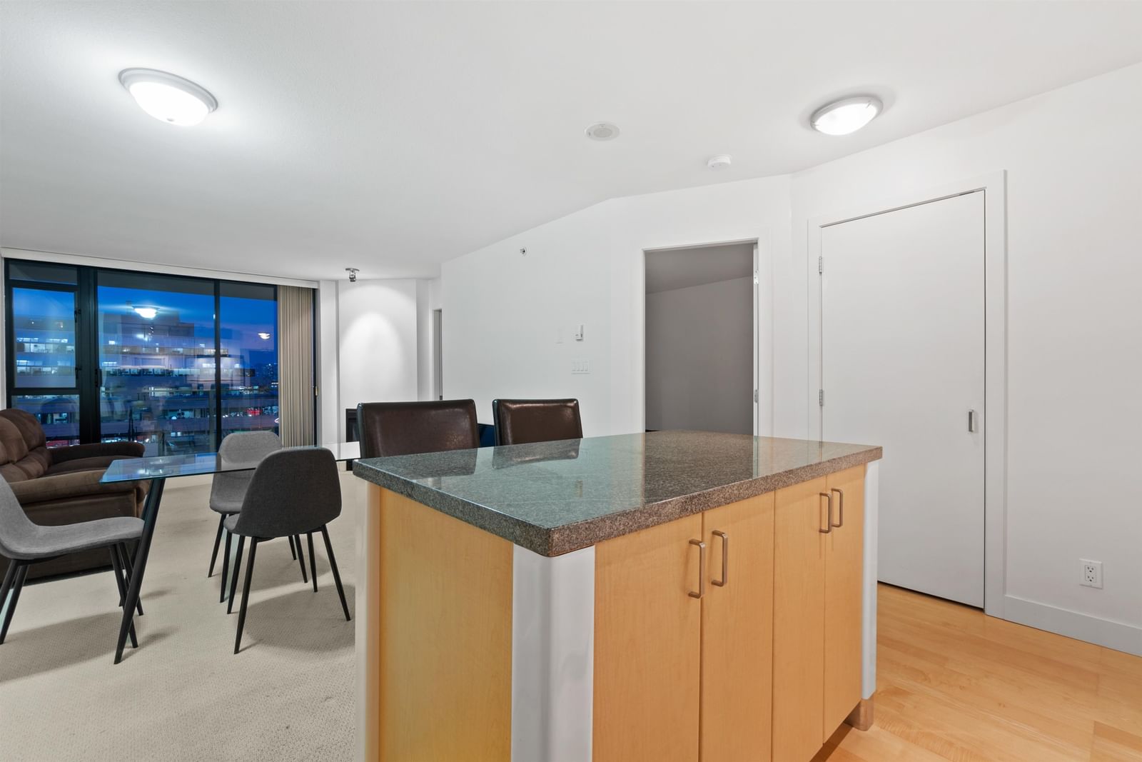 Listing Image 8