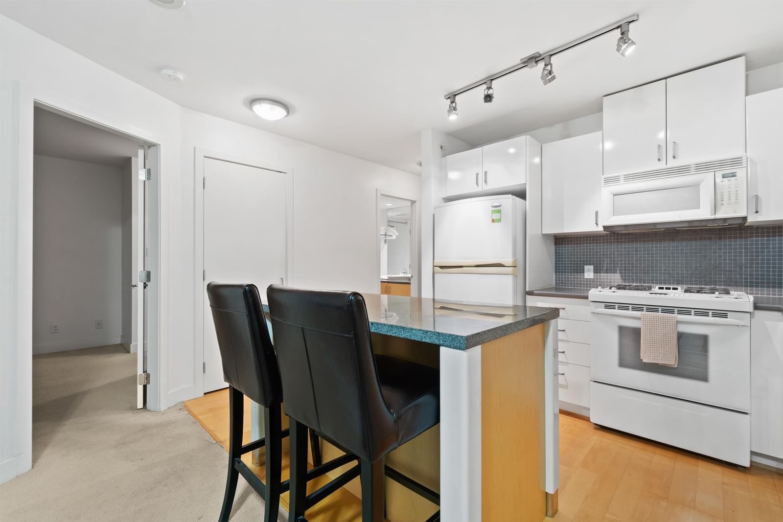Listing Image 9