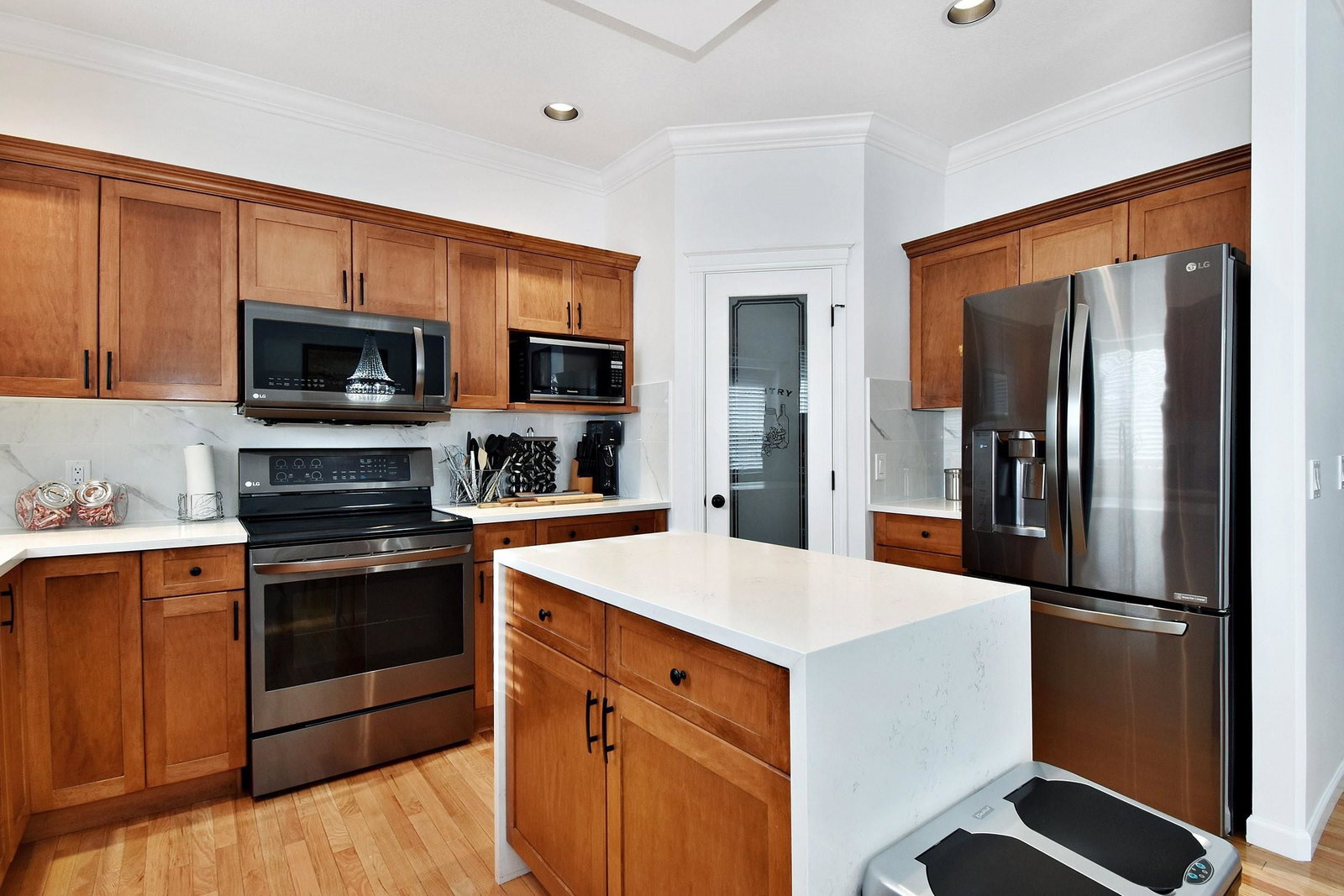 Listing Image 12