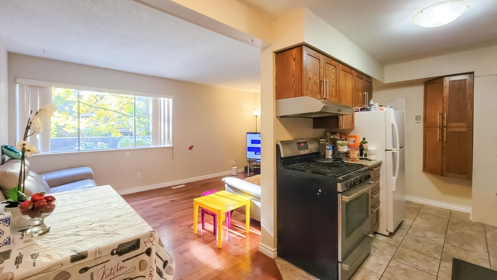 Listing Image 4